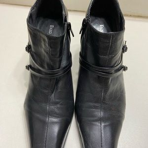 Enzo Angiolini Black Leather Ankle Booties with zipper accents. Size 8M.